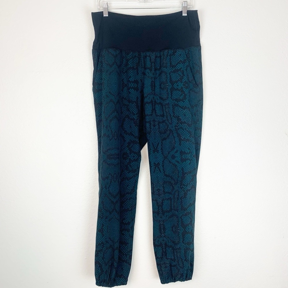 Betsey Johnson Performance Pants Womens Medium Jogger Snakeskin‎ High Waist M